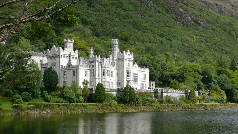 kylemore abbey castle connemara 768x432